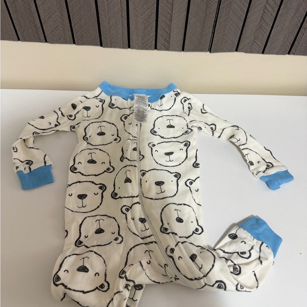 ❤️ BUNDLE 4/$20 Onesies Footies - Picture 2 of 3